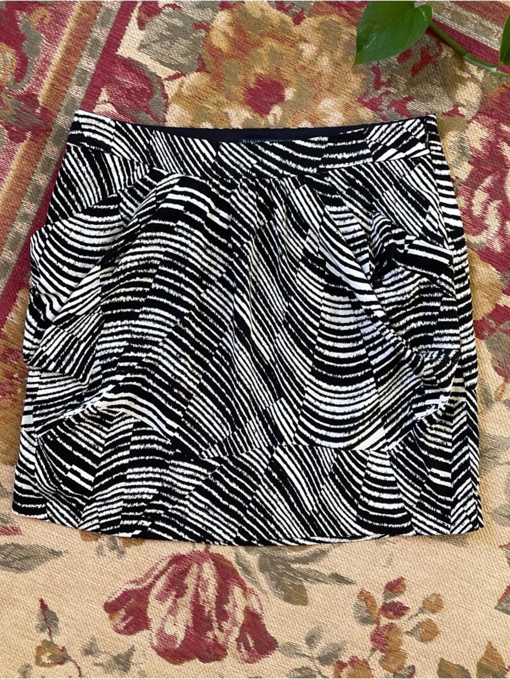 Banana Republic Black & White Zebra Print Women’s Mini Skirt